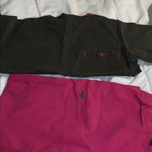 Gray and fuschia scrub set. Couture EZ flex Medium